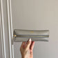 Bolsa de maquillaje Maison Caviar Vanity Bag Angelina de estilo elegante y compacto, con cierre y compartimentos internos.