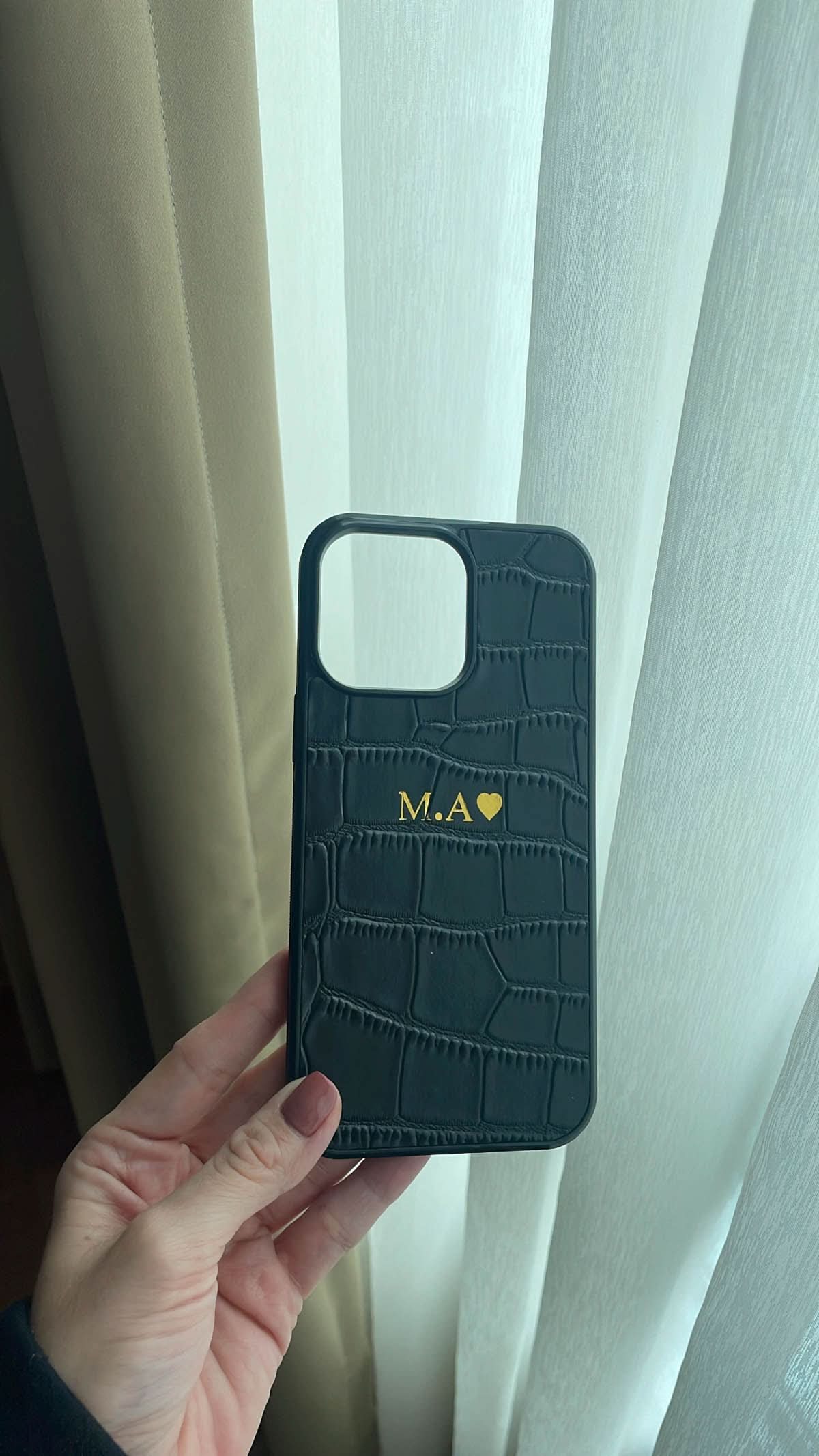 Funda para iPhone Maison Caviar Valencia, protección de estilo con diseño elegante y detalles de alta calidad.