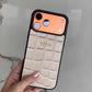 Funda para iPhone Maison Caviar Valencia, protección y estilo con diseño elegante en color vibrante para teléfono móvil.