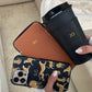 Funda para iPhone Maison Caviar Amber, protección en color ámbar con diseño elegante y material duradero.