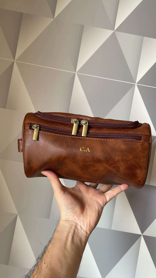 Bolsa de viaje Belmont de Maison Caviar, maleta con asas y compartimentos, en color negro para viajes.