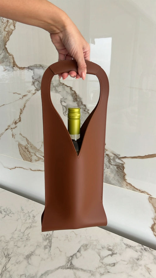 Porta vino Maison Caviar Bastian con diseño elegante y madera, ideal para guardar y exhibir botellas de vino.