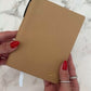 Agenda Margot de Maison Caviar con cubierta elegante y páginas blancas para planificar el año.