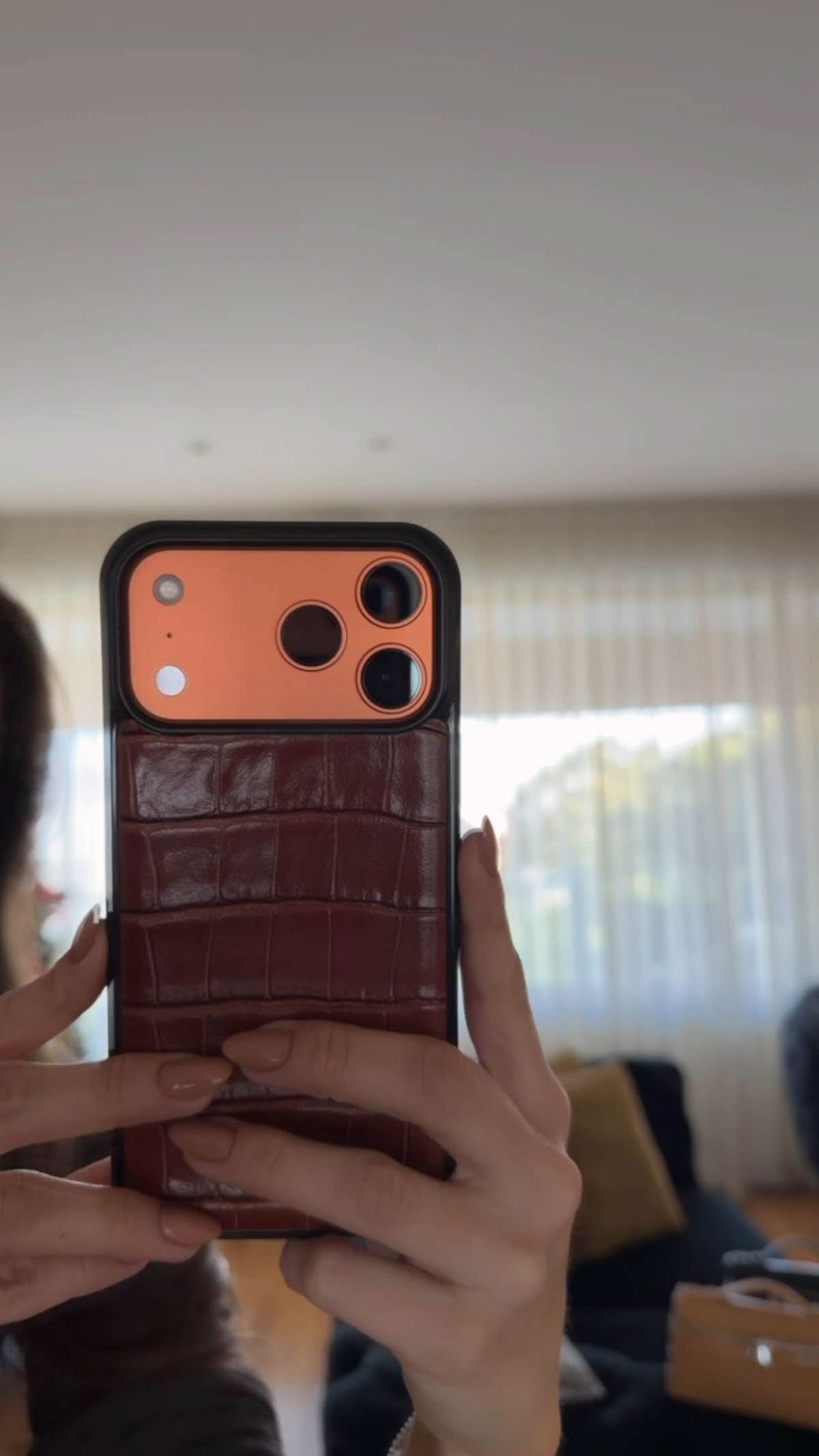 Funda para iPhone Siena de Maison Caviar, protección de lujo en diseño elegante y resistente para teléfono móvil.