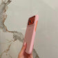 Funda para iPhone Maison Caviar Pisa en cuero con diseño elegante y detalles sofisticados.