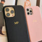 Funda para iPhone Maison Caviar Pisa en cuero con diseño elegante y detalles en relieve, protección y estilo para el teléfono.