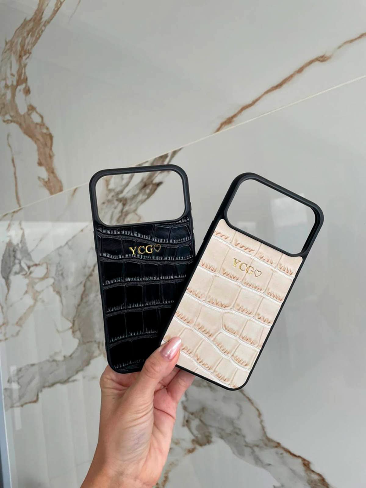 Funda para iPhone Maison Caviar Valencia, protección de alta calidad con diseño elegante en material resistente.