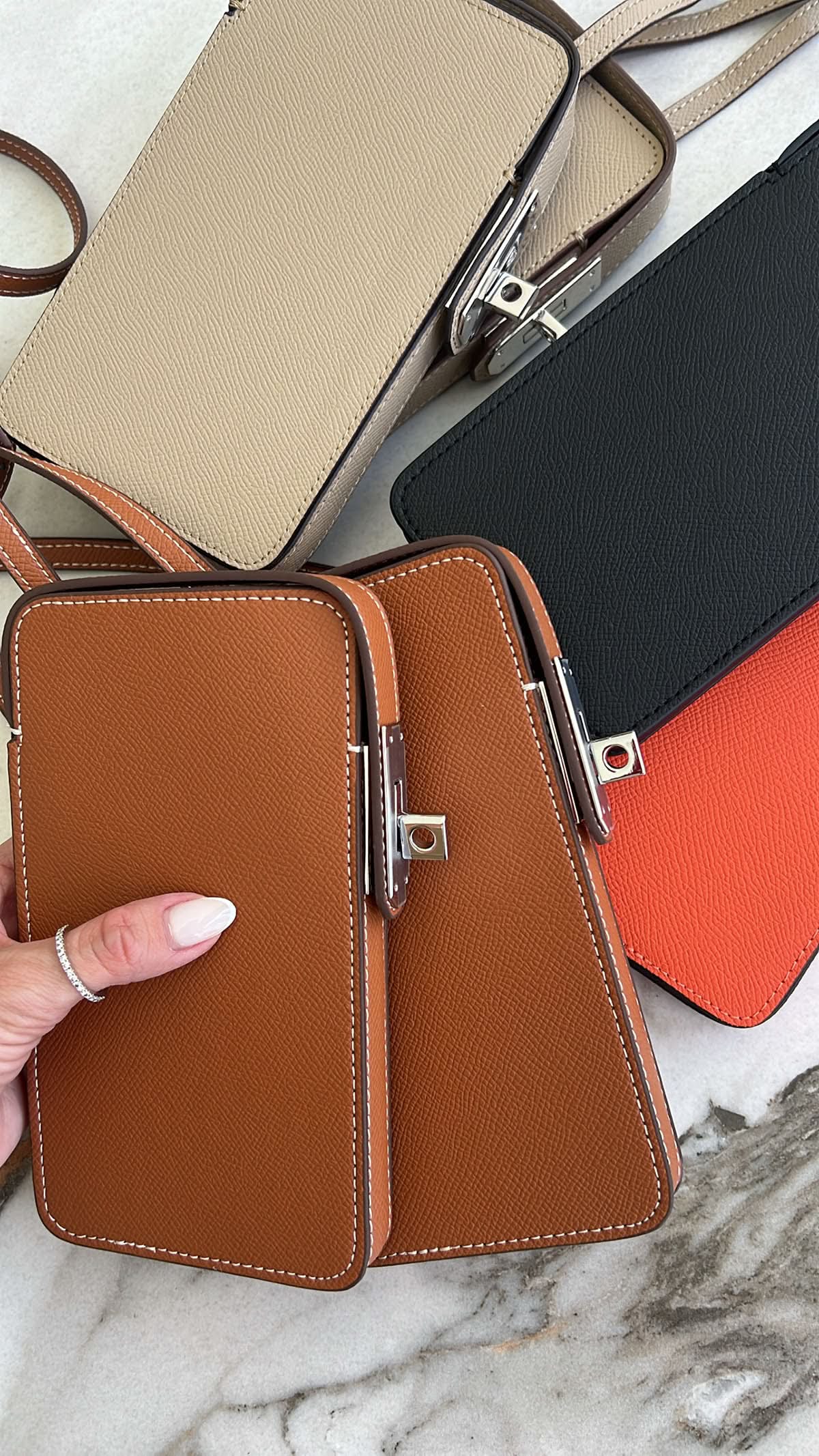 Funda de teléfono Maison Caviar Emily para iPhone, protección de bolso con diseño elegante y material de alta calidad.