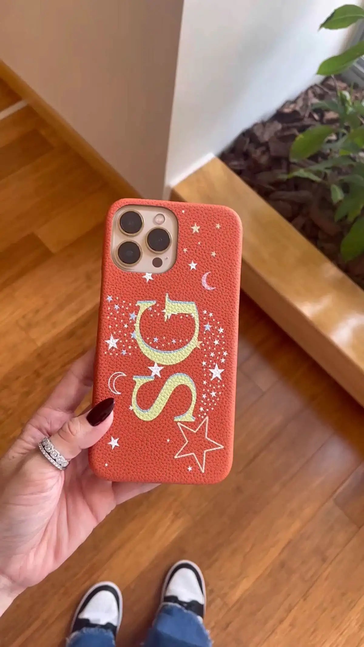 Funda para iPhone Maison Caviar Alice, protección de alta calidad con diseño elegante y detalles en la carcasa.