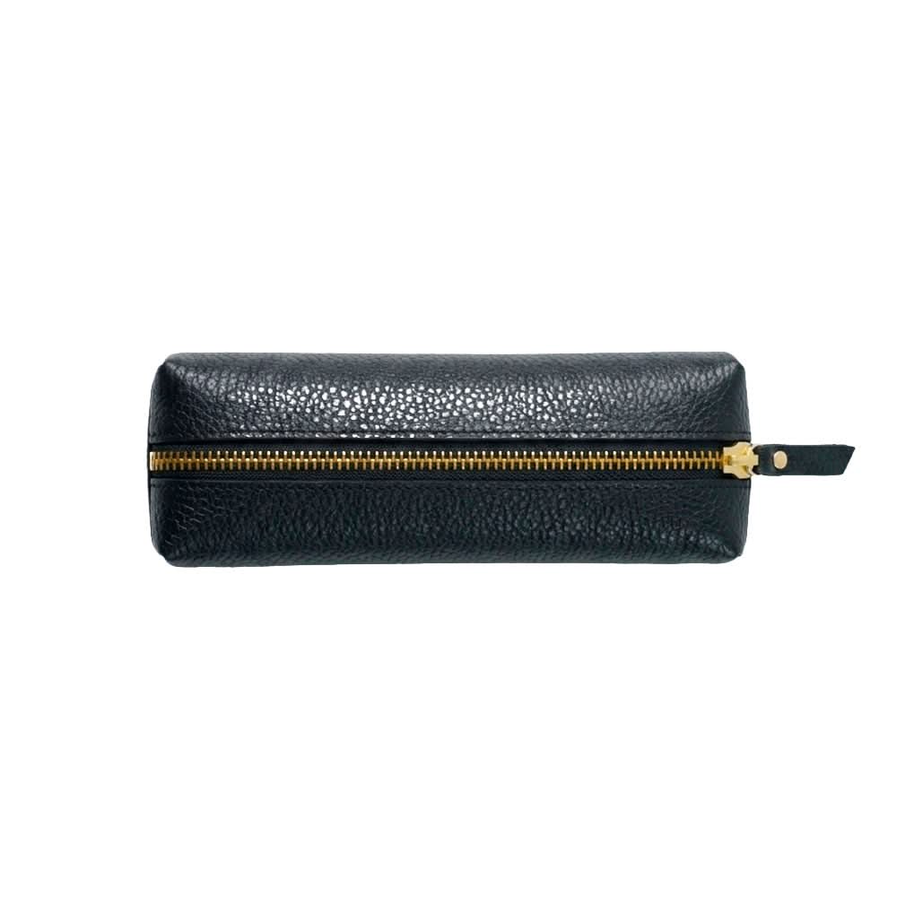 Maletín de belleza Maison Caviar Angelina, bolso de vanity compacto en cuero con compartimentos internos para maquillaje y accesorios.