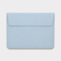 Funda para MacBook Maison Caviar Nobu de color azul claro, protección elegante para portátil MacBook.