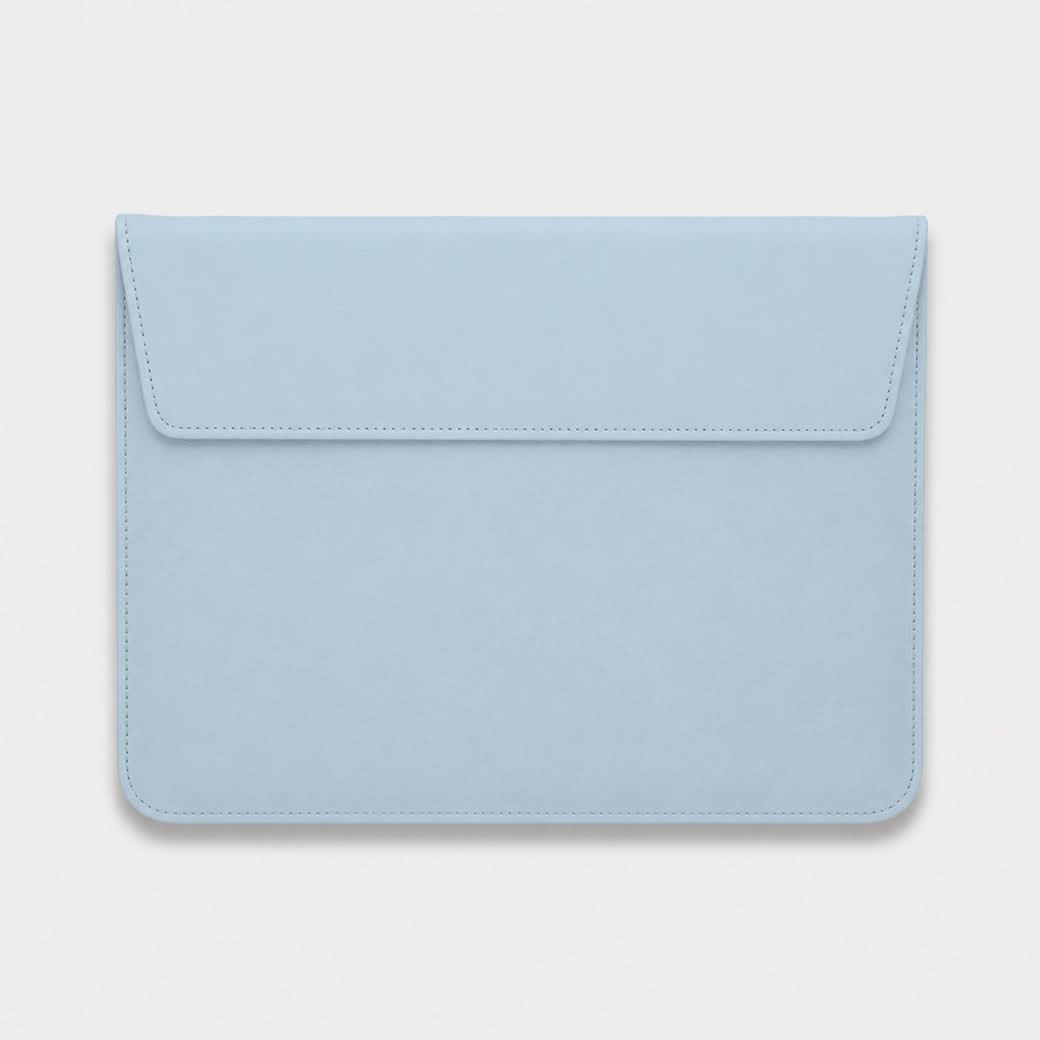 Funda para MacBook Maison Caviar Nobu de color azul claro, protección elegante para portátil MacBook.