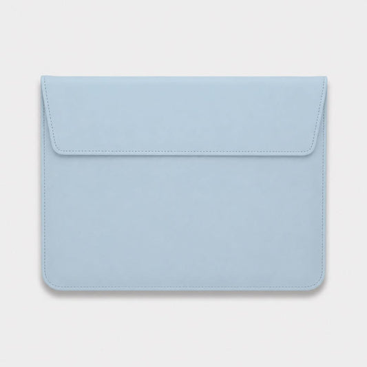Funda para MacBook Maison Caviar Nobu de color azul claro, protección elegante para portátil MacBook.