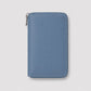 Billetera Greta de Maison Caviar en color azul bebé, con diseño compacto y elegante para llevar tarjetas y dinero.