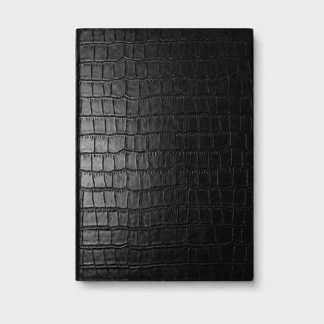 Agenda Sicilia de Maison Caviar en color negro con diseño elegante y páginas internas para planificación diaria.