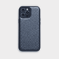 Funda para iPhone de color azul de Maison Caviar, protectora y elegante, con diseño resistente y acabado suave.