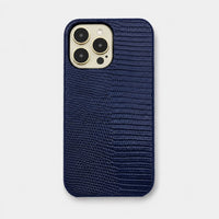 Funda para iPhone Maison Caviar en color azul navy, protección y estilo para teléfono móvil.