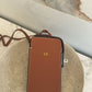 Funda para iPhone Maison Caviar Emily, funda protectora de teléfono con diseño elegante y detalles en cuero.