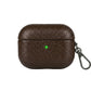 Funda para Airpods Maison Caviar Salem de color café, protección elegante para auriculares inalámbricos.