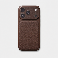 Funda para iPhone Maison Caviar Arthur en color café, protección y estilo para teléfono móvil.