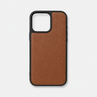 Funda para iPhone Maison Caviar Alicante en color camel, protege el teléfono con estilo y elegancia.