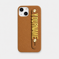 Funda para iPhone de Maison Caviar en color camel, con diseño elegante y protección para teléfono móvil.