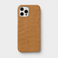 Funda para iPhone Maison Caviar Milan en color camel, con diseño elegante y protección para teléfono móvil.