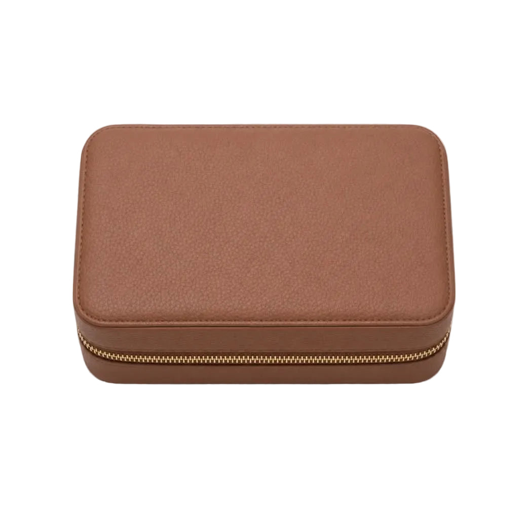 Joyero Maison Caviar Londres en color camel, con compartimentos para joyas y diseño elegante.