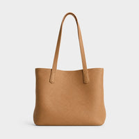 Bolso Francesca de Maison Caviar en color camel, bolso de cuero con diseño elegante y detalles sofisticados.