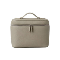 Bolsa de viaje Maison Caviar Camille de tamaño mediano, con asas y compartimentos visibles en la imagen.