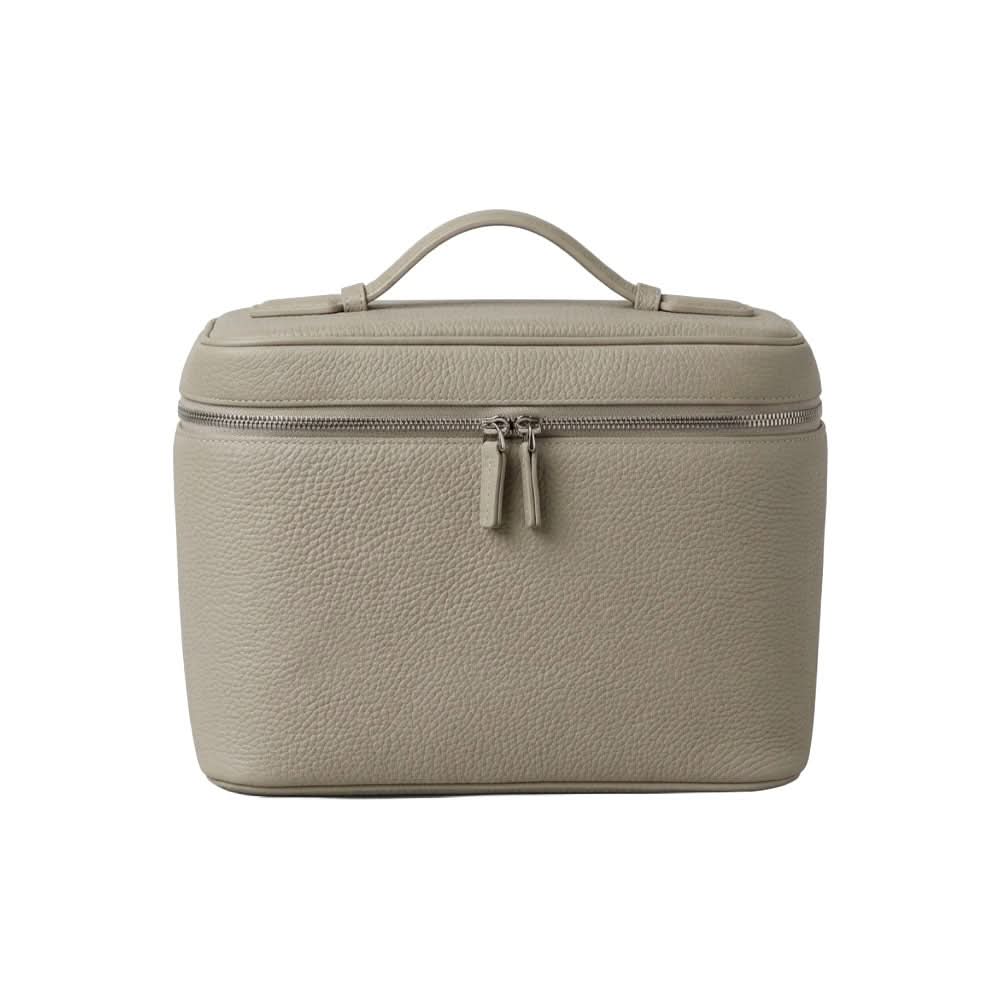 Bolsa de viaje Maison Caviar Camille de tamaño mediano, con asas y compartimentos visibles en la imagen.