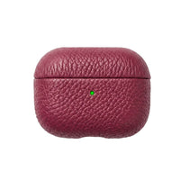 Funda para Airpods Maison Caviar Salem en cuero negro con detalles elegantes y cierre metálico.