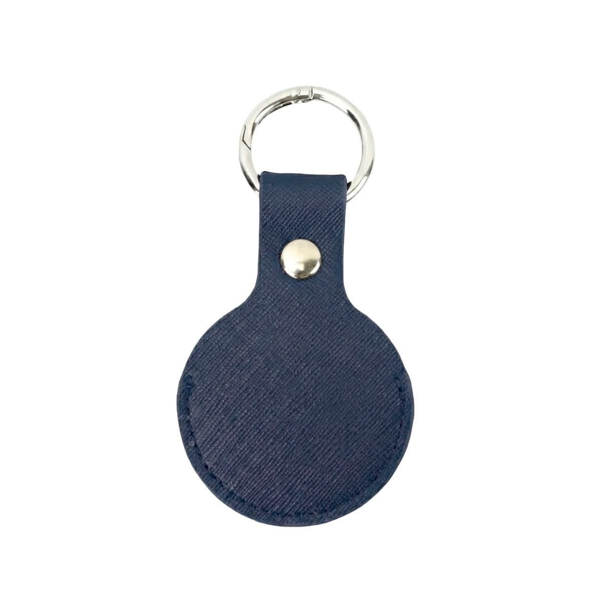 Llavero Maison Caviar Airtag color carmesí colgado con diseño elegante y resistente en acabado de alta calidad.