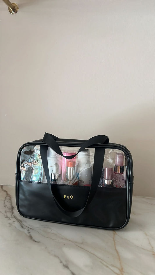 Maletín de viaje Maison Caviar Pierre, resistente y elegante, con asas y compartimentos visibles para viajes.