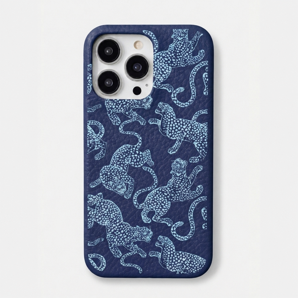 Funda para iPhone Maison Caviar Abby de color azul oscuro, protección y estilo para teléfono móvil.