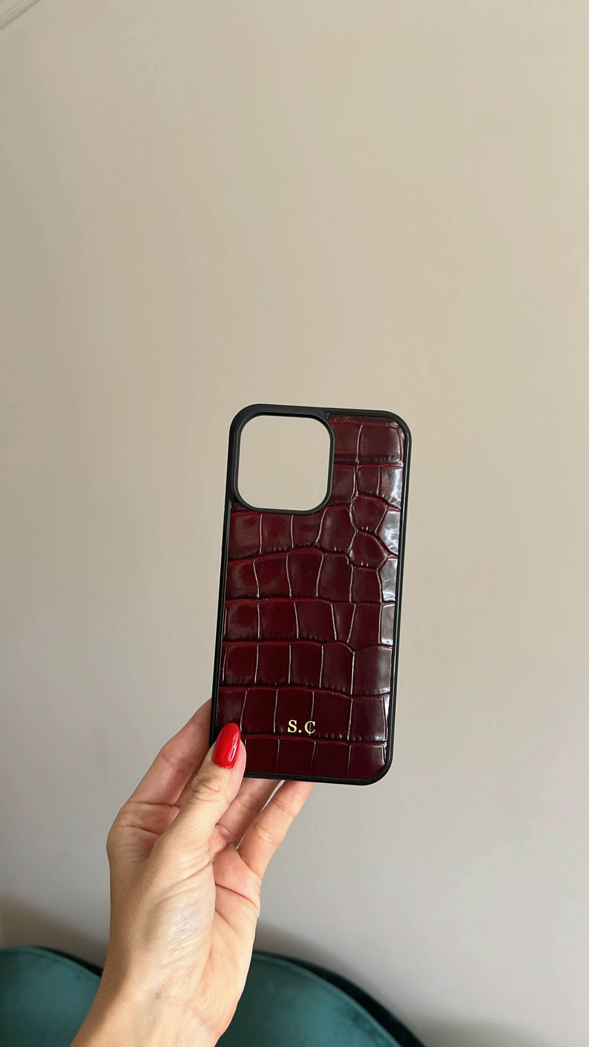 Funda para iPhone Siena de Maison Caviar, protección elegante en cuero con diseño clásico para modelo compatible.