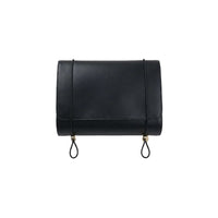 Bolsa de tocador Enzo de Maison Caviar en color negro, con compartimentos y estilo elegante para viajes y uso diario.