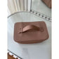 Neceser de maquillaje Maison Caviar Formentera con cierre y compartimentos internos, en color beige y diseño elegante.