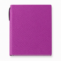Agenda Maison Caviar Margot en color fucsia con diseño elegante y tamaño compacto para organización diaria.