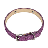 Collar para mascotas Gian de Maison Caviar, resistente y elegante, muestra detalles de diseño en cuero con hebilla ajustable.
