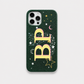 Funda para iPhone Maison Caviar en color verde con diseño Alice, protección y estilo para tu teléfono.