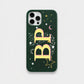 Funda para iPhone Maison Caviar en color verde con diseño Alice, protección y estilo para tu teléfono.