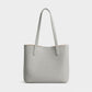 Bolso gris Maison Caviar de la colección bolsos Francesca, con diseño elegante y detalles en cuero.