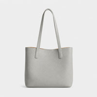 Bolso gris Maison Caviar de la colección bolsos Francesca, con diseño elegante y detalles en cuero.