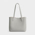 Bolso gris Maison Caviar de la colección bolsos Francesca, con diseño elegante y detalles en cuero.