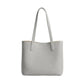 Bolso gris Maison Caviar de la colección bolsos Francesca, con diseño elegante y detalles en cuero.