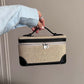 Bolso Giulia de Maison Caviar, bolso de marca con diseño elegante y detalles en cuero en la imagen.