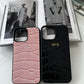 Funda para iPhone Maison Caviar Valencia en color beige con detalles elegantes y diseño de protección para teléfono móvil.