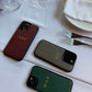 Funda para iPhone Maison Caviar Lucca en cuero con diseño elegante y detalles en relieve, protección y estilo para el teléfono.