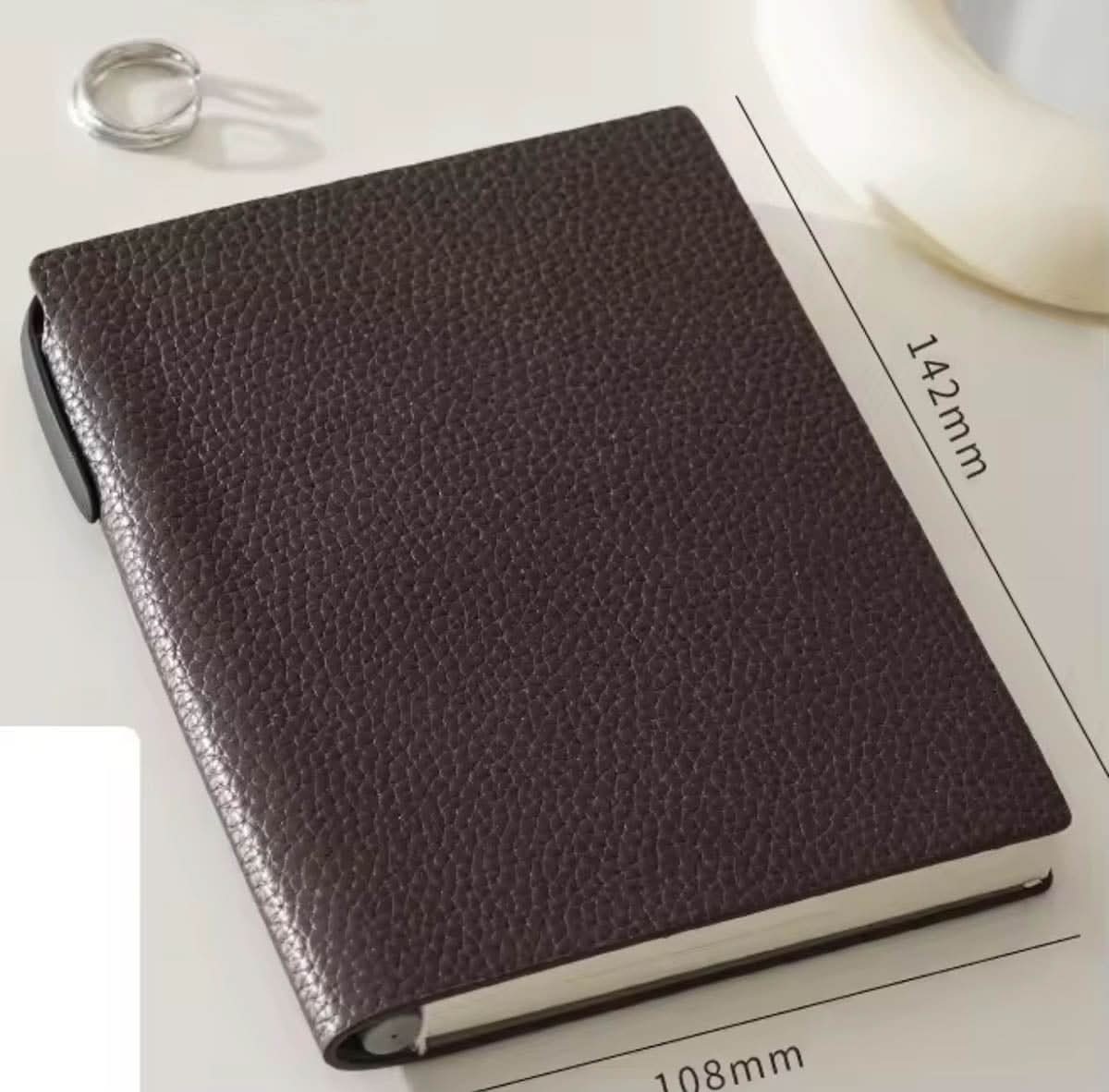 Agenda Margot de Maison Caviar, vista de la portada con diseño elegante y detalles en colores suaves.